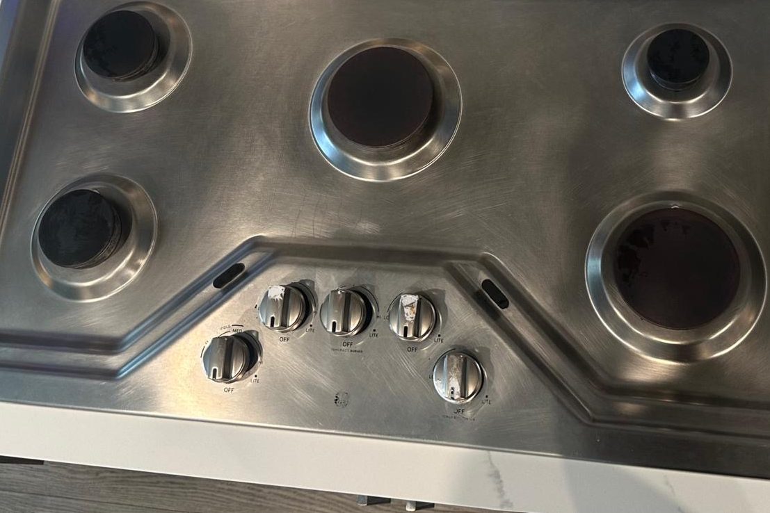 Clean stainless cooktop