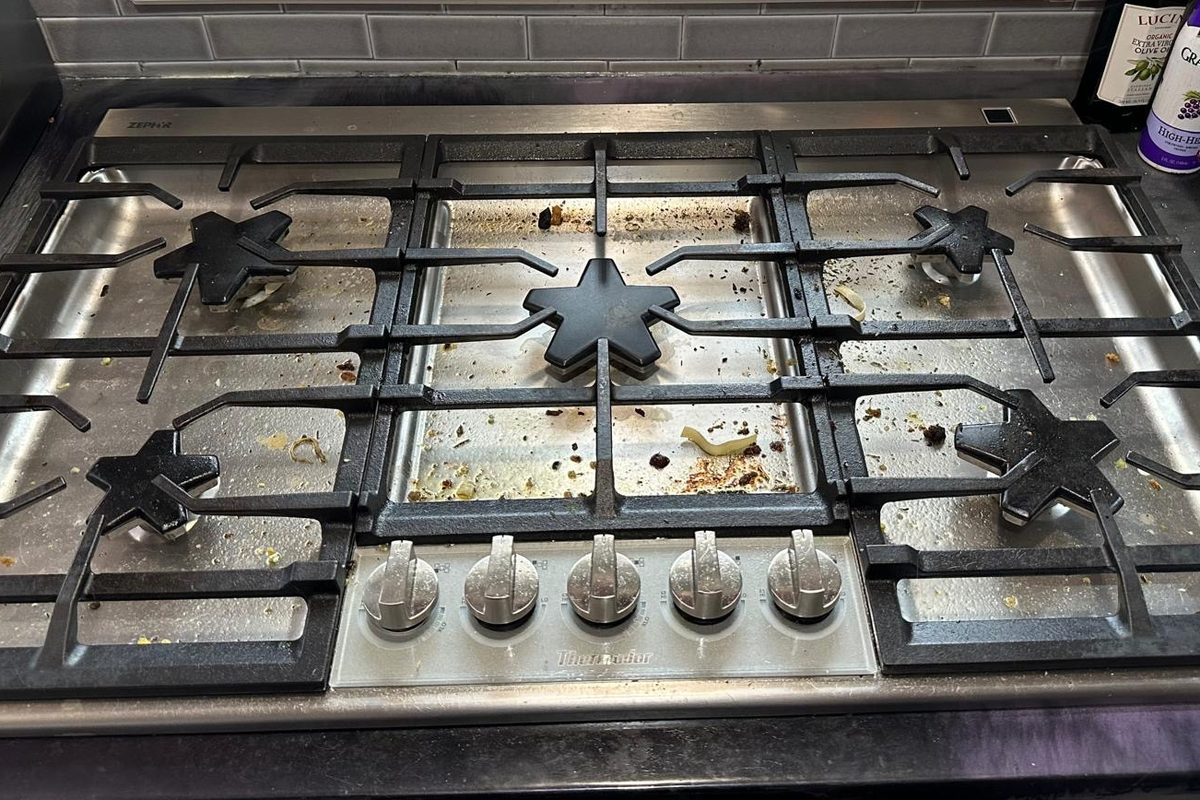 Gas range before cleaning